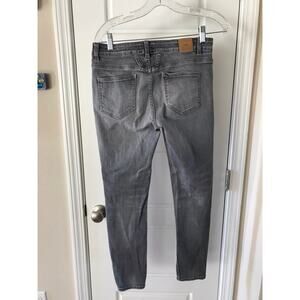 Closed Women’s Gray Tapered Legged Jeans Size 28